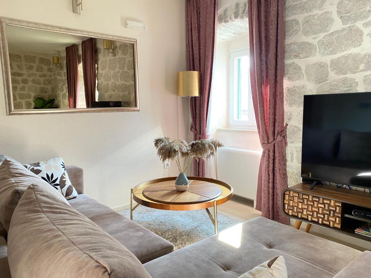 Apartment Caserma Kotor Eksteriør bilde