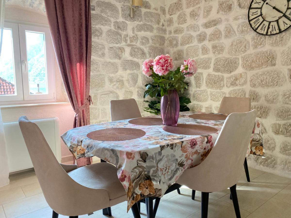Apartment Caserma Kotor Eksteriør bilde